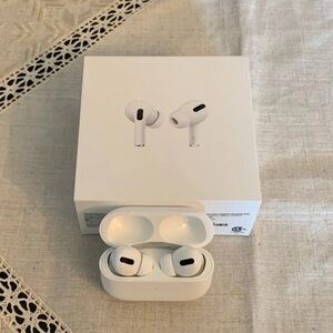 Apple Wireless Earbuds with Charging Case - White